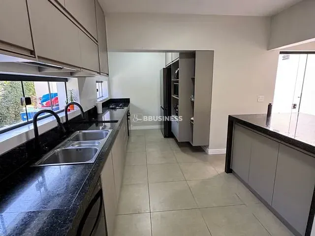 Casa com 1922m² 4 quartos e 3 banheiros, à venda, no bairro Loteamento Chácaras Vale das Garças em Campinas