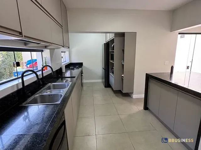 Casa com 1922m² 4 quartos e 3 banheiros, à venda, no bairro Loteamento Chácaras Vale das Garças em Campinas