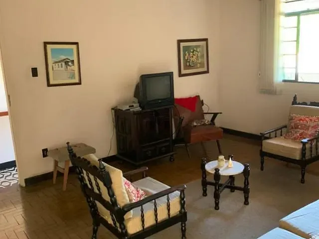 Casa com 475m² 3 quartos e 2 banheiros, à venda, no bairro Pedreira em Guaratinguetá