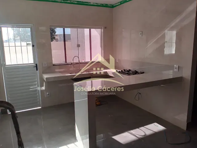 Casa com 250m² 3 quartos e 2 banheiros, à venda, no bairro Distrito Industrial em Cuiabá