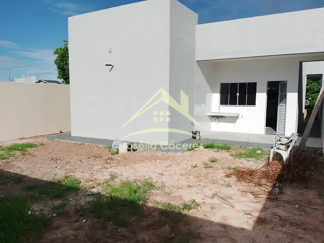 Casa com 250m² 3 quartos e 2 banheiros, à venda, no bairro Distrito Industrial em Cuiabá