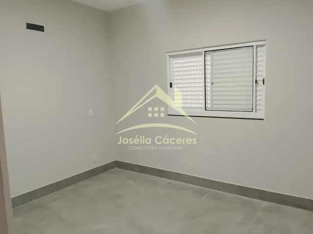 Casa com 250m² 3 quartos e 2 banheiros, à venda, no bairro Distrito Industrial em Cuiabá