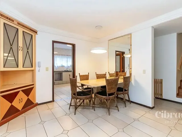 Casa 4 quartos e 7 banheiros, para alugar, no bairro Campo Comprido em Curitiba