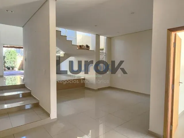 Casa com 300m² 3 quartos e 4 banheiros, para alugar, no bairro Loteamento Residencial Santa Gertrudes em Valinhos