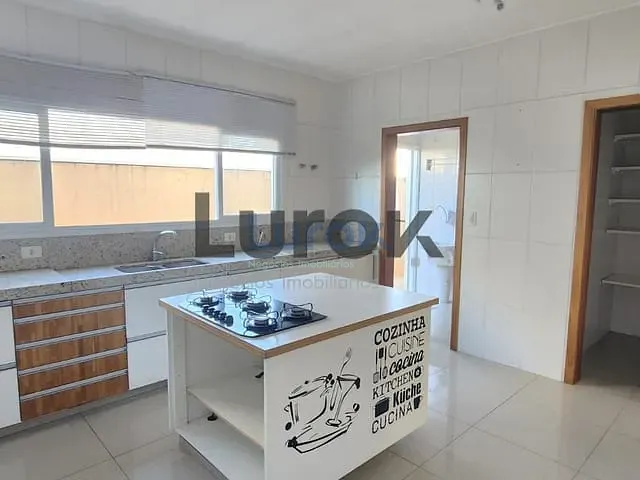 Casa com 300m² 3 quartos e 4 banheiros, para alugar, no bairro Loteamento Residencial Santa Gertrudes em Valinhos