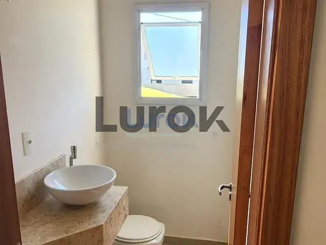Casa com 300m² 3 quartos e 4 banheiros, para alugar, no bairro Loteamento Residencial Santa Gertrudes em Valinhos