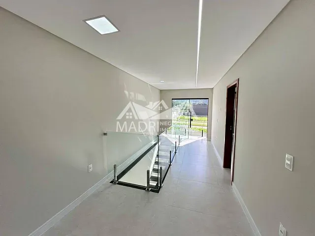 Casa 4 quartos e 3 banheiros, à venda, no bairro Forquilhas em São José
