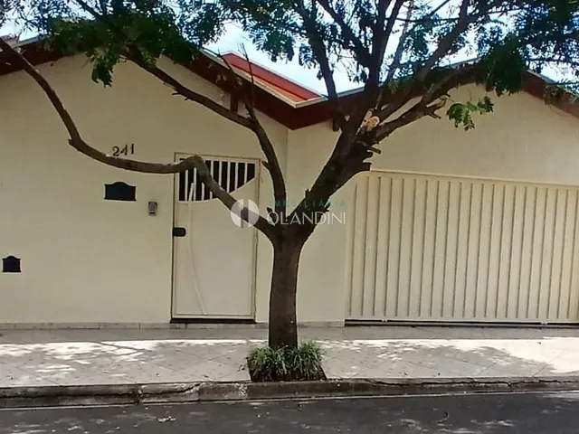 Casa com 300m² 3 quartos e 2 banheiros, à venda, no bairro Parque Das Laranjeiras em Artur Nogueira