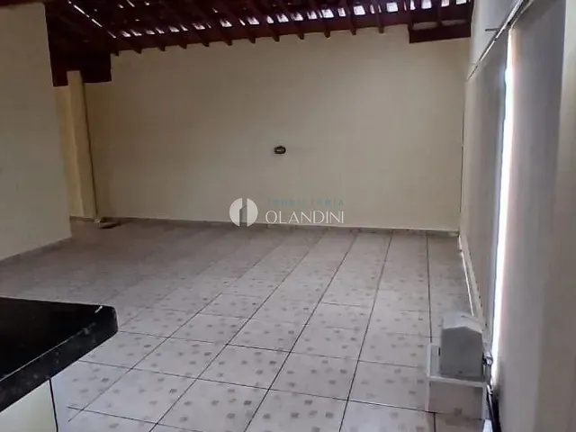 Casa com 300m² 3 quartos e 2 banheiros, à venda, no bairro Parque Das Laranjeiras em Artur Nogueira
