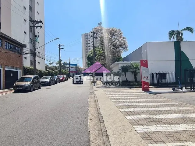 Casa com 300m² 8 quartos e 5 banheiros, à venda, no bairro Jardim Oswaldo Cruz em São José Dos Campos