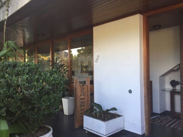 Casa com 1500m², à venda, no bairro Bingen em Petrópolis