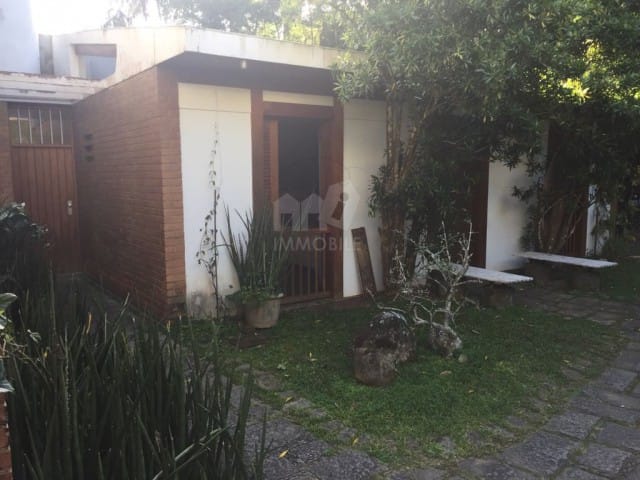 Casa com 1500m², à venda, no bairro Bingen em Petrópolis