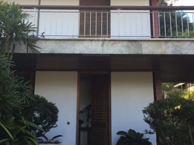 Casa com 1500m², à venda, no bairro Bingen em Petrópolis