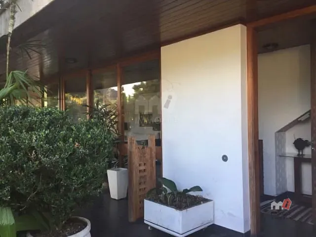 Casa com 1500m², à venda, no bairro Bingen em Petrópolis