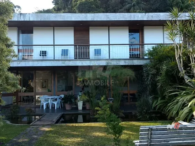 Casa com 1500m², à venda, no bairro Bingen em Petrópolis