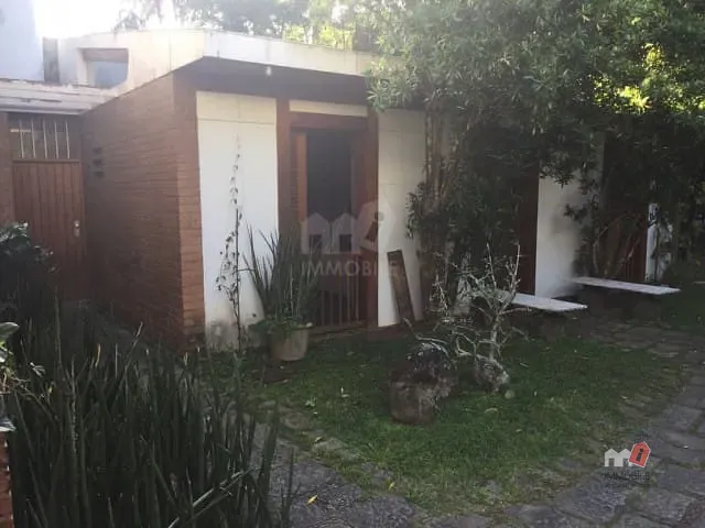 Casa com 1500m², à venda, no bairro Bingen em Petrópolis