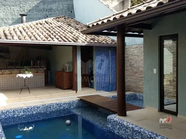 Casa com 700m², à venda, no bairro Bingen em Petrópolis