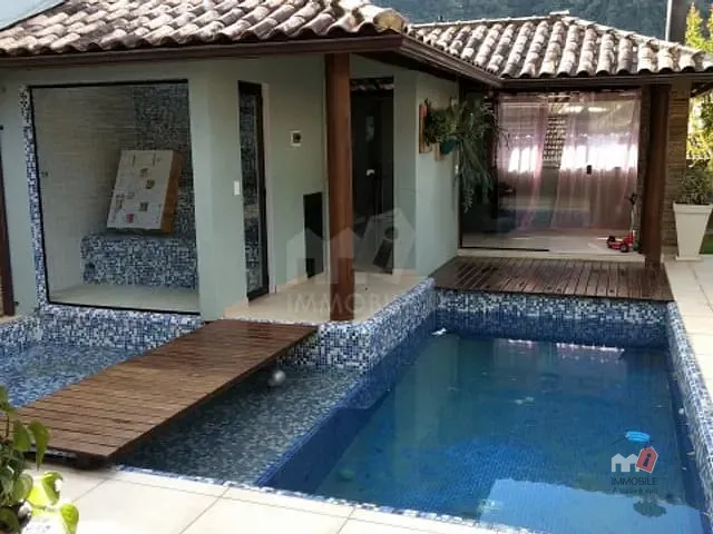 Casa com 700m², à venda, no bairro Bingen em Petrópolis