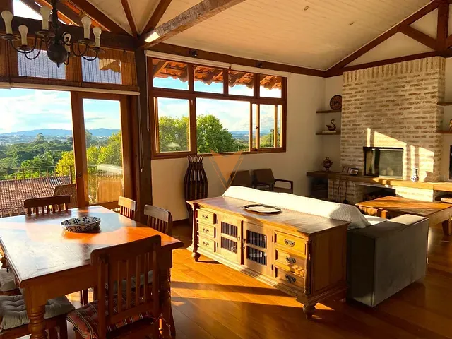 Casa com 675m² 4 quartos e 4 banheiros, à venda, no bairro Pousada dos Bandeirantes em Carapicuíba