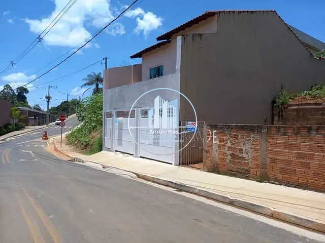 Casa com 310m² 2 quartos e 1 banheiro, à venda, no bairro Jardim Noronha em Pouso Alegre