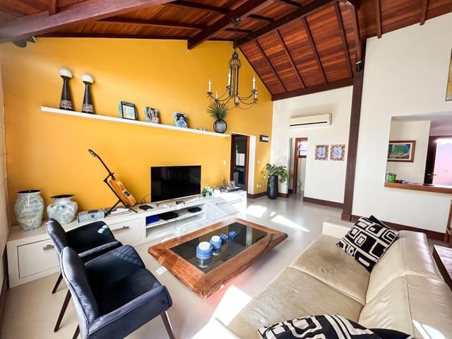 Casa com 310m² 3 quartos e 2 banheiros, à venda, no bairro Barra em Macaé