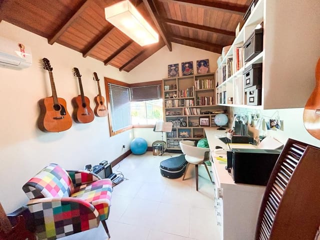 Casa com 310m² 3 quartos e 2 banheiros, à venda, no bairro Barra em Macaé