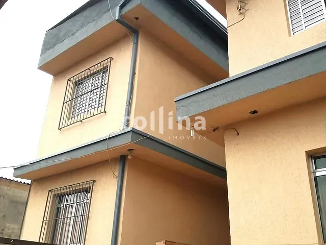 Casa 3 quartos e 4 banheiros, à venda, no bairro Jardim Cecília Cristina em Carapicuíba