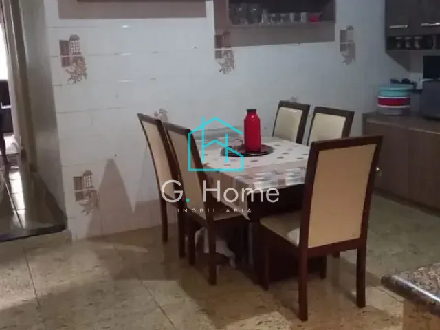 Casa com 200m² 3 quartos e 1 banheiro, à venda, no bairro Aquilles Sthengel em Londrina