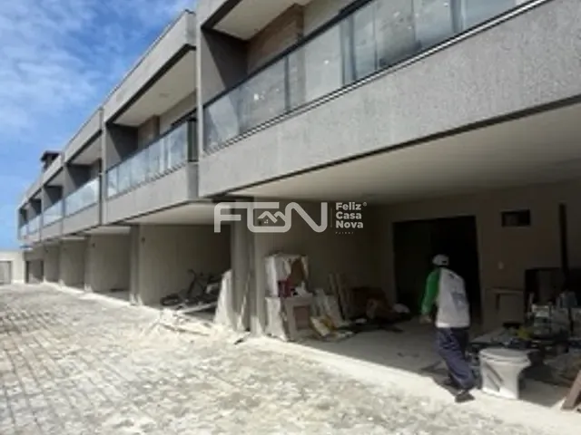 Casa com 189m² 3 quartos e 5 banheiros, à venda, no bairro Buraquinho em Lauro de Freitas