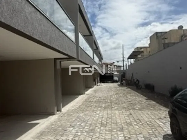 Casa com 189m² 3 quartos e 5 banheiros, à venda, no bairro Buraquinho em Lauro de Freitas