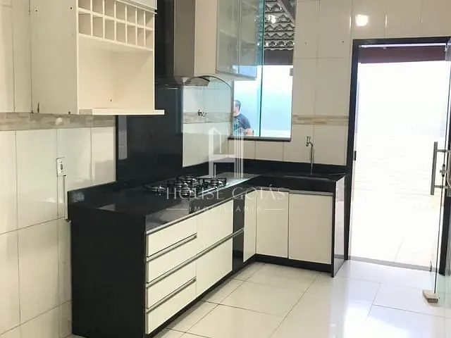 Casa com 180m² 3 quartos e 1 banheiro, à venda, no bairro Residencial Center Ville em Goiânia