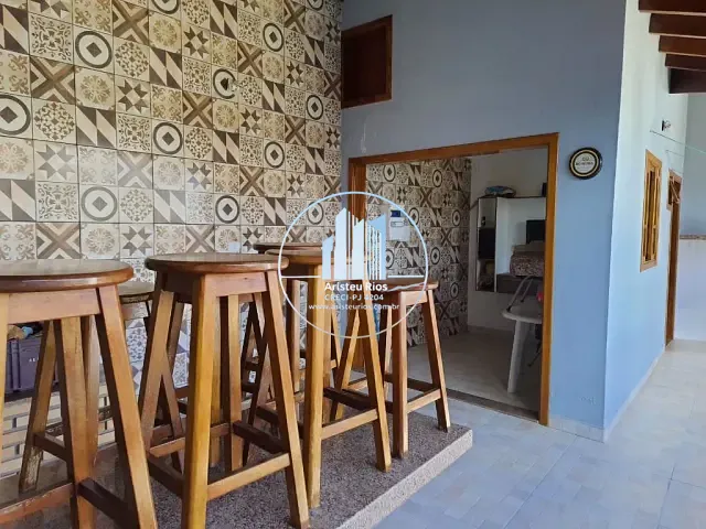 Casa com 300m² 3 quartos e 2 banheiros, à venda, no bairro Centro em Paraisópolis