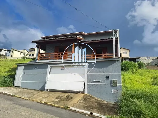 Casa com 300m² 3 quartos e 2 banheiros, à venda, no bairro Centro em Paraisópolis