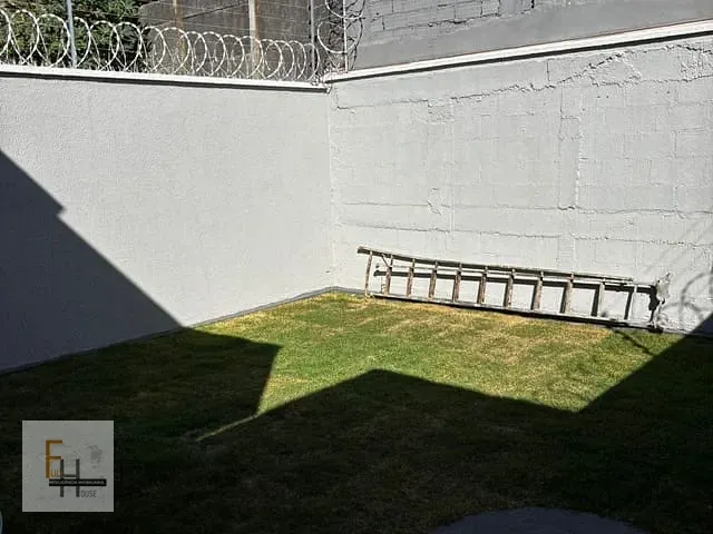Casa com 180m² 2 quartos e 3 banheiros, à venda, no bairro Jardim Himalaia em Aparecida de Goiânia