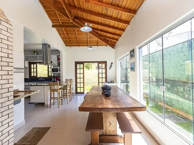 Casa 3 quartos e 3 banheiros, à venda, no bairro São Braz em Curitiba