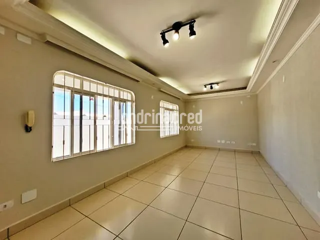 Casa com 200m² 3 quartos e 3 banheiros, à venda, no bairro Conjunto Habitacional Alexandre Urbanas em Londrina