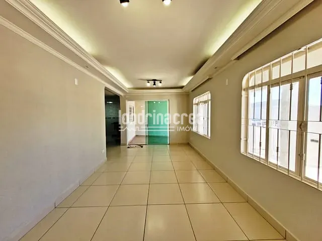 Casa com 200m² 3 quartos e 3 banheiros, à venda, no bairro Conjunto Habitacional Alexandre Urbanas em Londrina