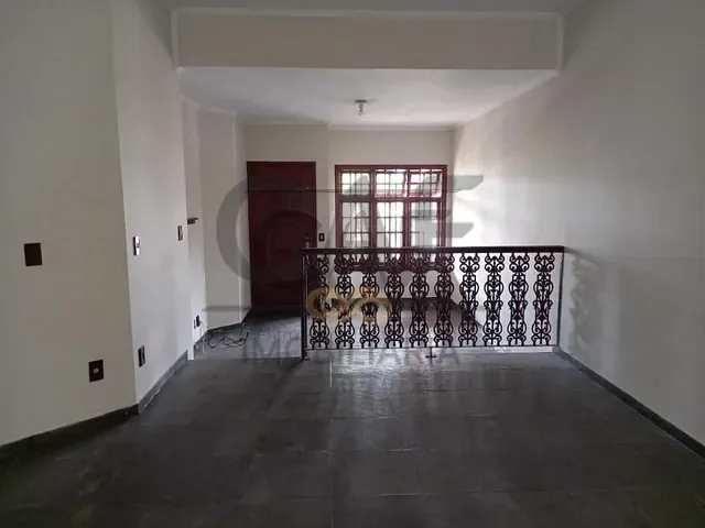 Casa com 239m², à venda ou para alugar, no bairro Centro em Jaguariúna