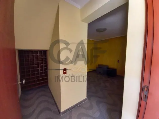 Casa com 239m², à venda ou para alugar, no bairro Centro em Jaguariúna