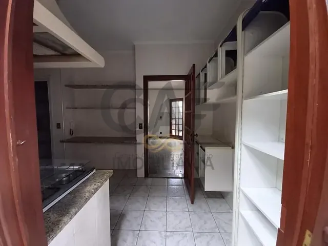 Casa com 239m², à venda ou para alugar, no bairro Centro em Jaguariúna
