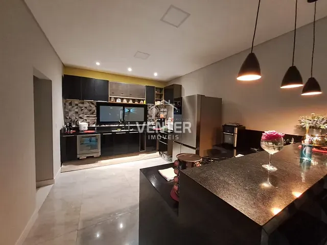 Casa com 323m² 4 quartos e 5 banheiros, à venda, no bairro Loteamento Residencial Fazenda Casa Grande em Taubaté