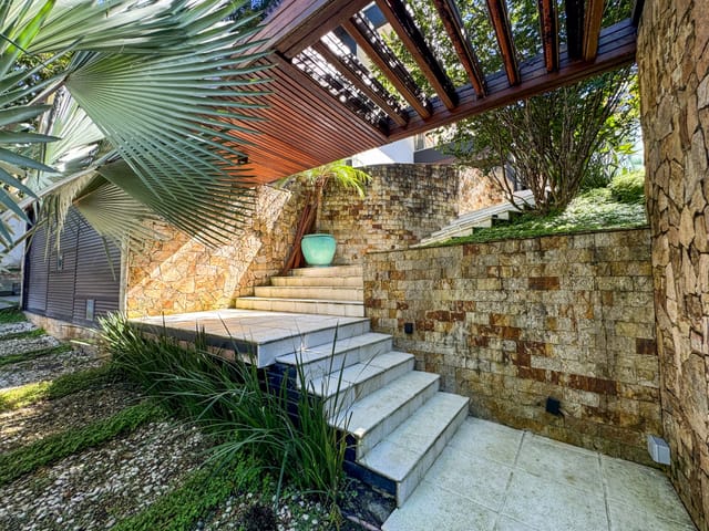 Casa com 1721m² 5 quartos e 7 banheiros, à venda ou para alugar, no bairro Itanhangá em Rio de Janeiro