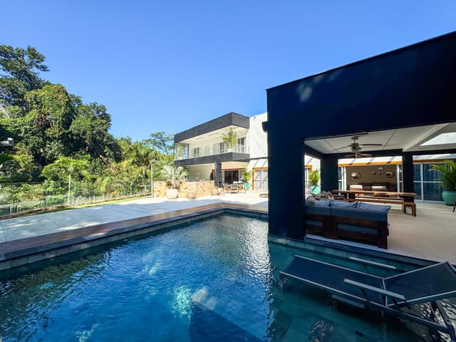 Casa com 1721m² 5 quartos e 7 banheiros, à venda ou para alugar, no bairro Itanhangá em Rio de Janeiro