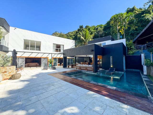 Casa com 1721m² 5 quartos e 7 banheiros, à venda ou para alugar, no bairro Itanhangá em Rio de Janeiro