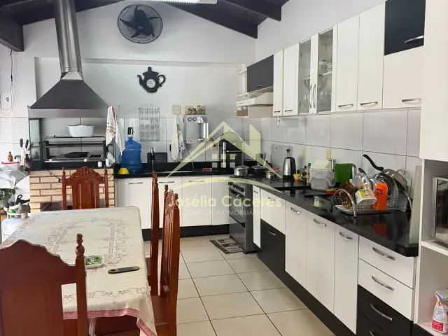 Sobrado 3 quartos e 4 banheiros, à venda, no bairro Coophema em Cuiabá