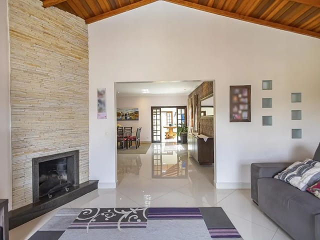 Casa 4 quartos e 4 banheiros, à venda, no bairro São Braz em Curitiba