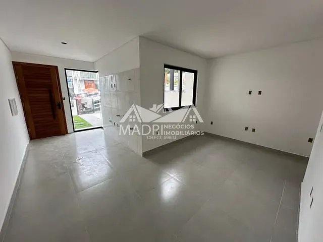 Casa 2 quartos e 2 banheiros, à venda, no bairro Forquilhas em São José