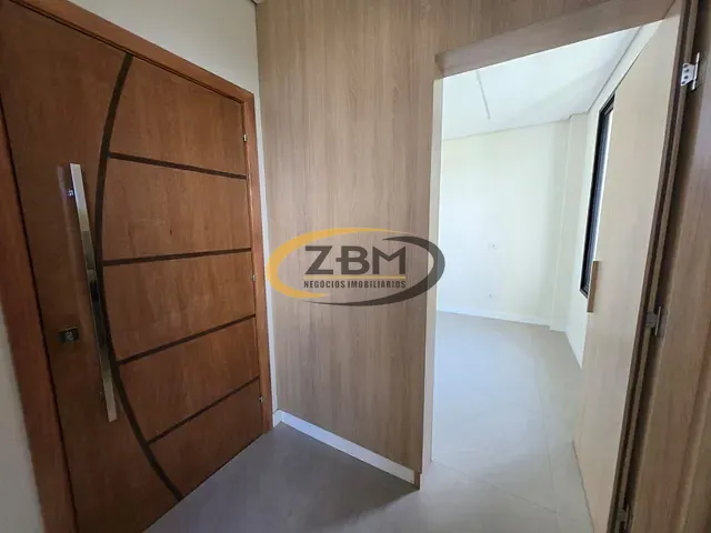Casa com 259m² 3 quartos e 4 banheiros, à venda, no bairro Conjunto Habitacional Alexandre Urbanas em Londrina