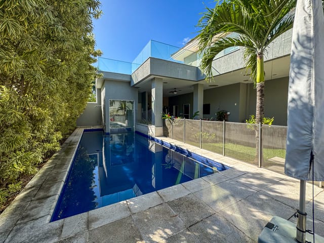 Casa com 627m² 5 quartos e 8 banheiros, à venda ou para alugar, no bairro Barra da Tijuca em Rio de Janeiro