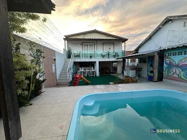 Casa com 384m² 4 quartos e 3 banheiros, à venda, no bairro Grussaí  em São João da Barra